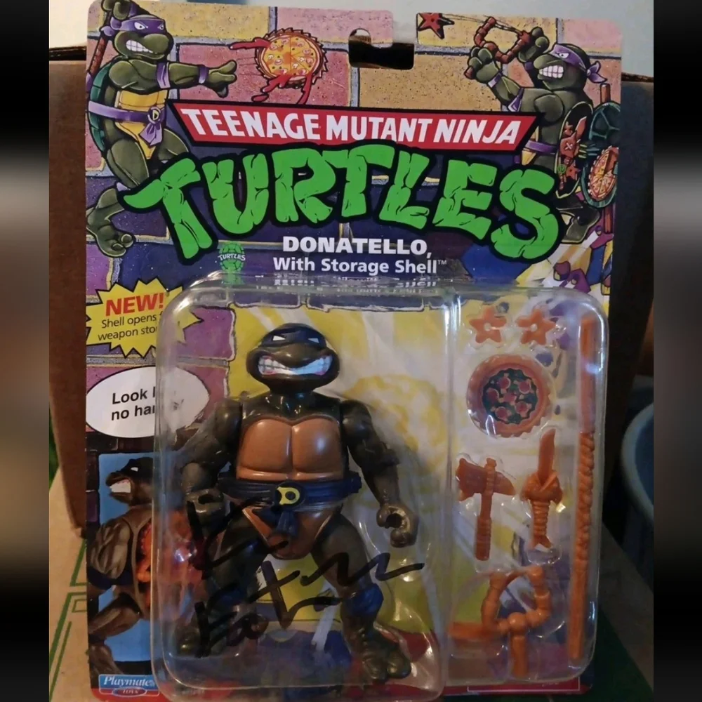 T.M.N.T. Donatello Storage shell Action Figure NIB Signed By Kevin Eastman+COA - Picture 1 of 4